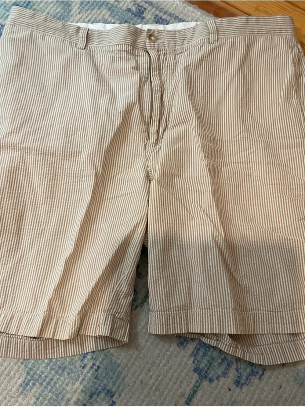 Vineyard Vines Tan and White Seersucker Flat Front Men’s Shorts